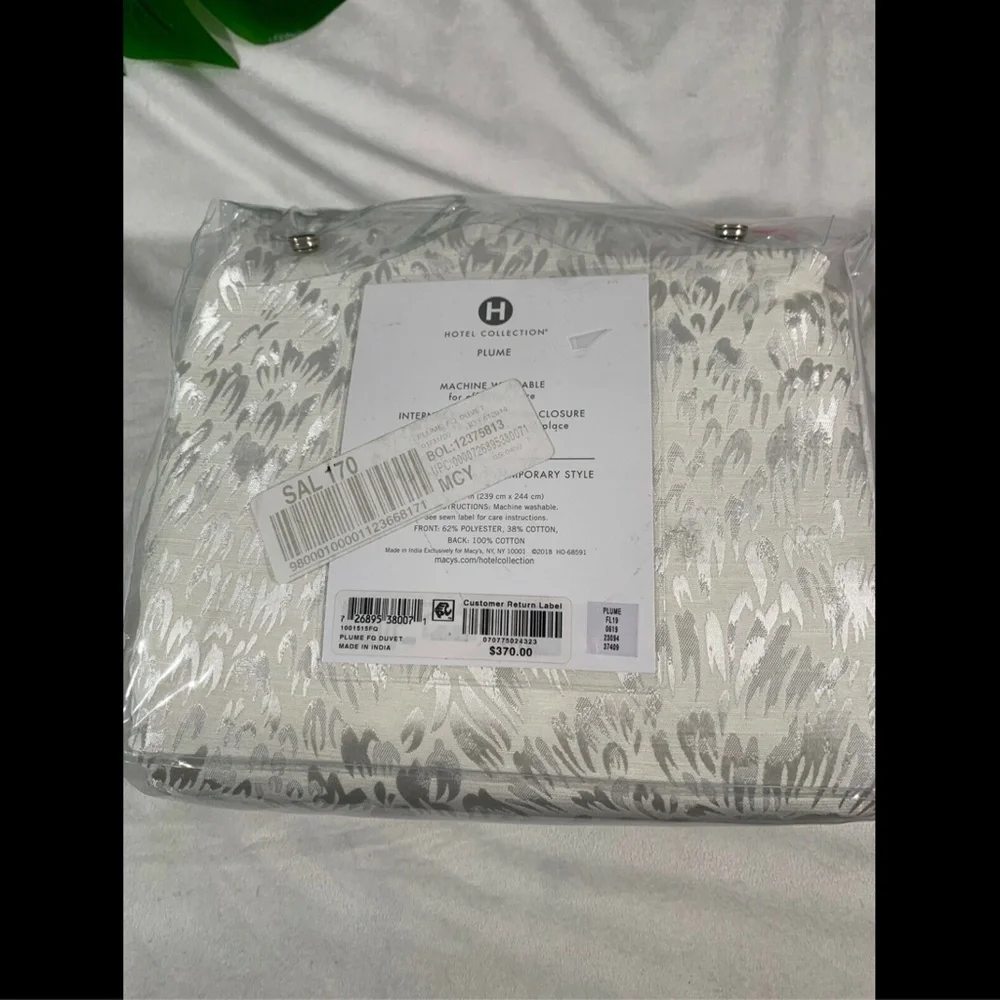 NIB $370 [ Full / Queen ]‎ Duvet Cover for Hotel Collection Plume